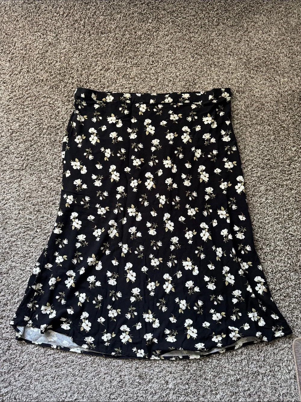Old Navy Black Maxi Skirt with White Floral Print. Size XXL.